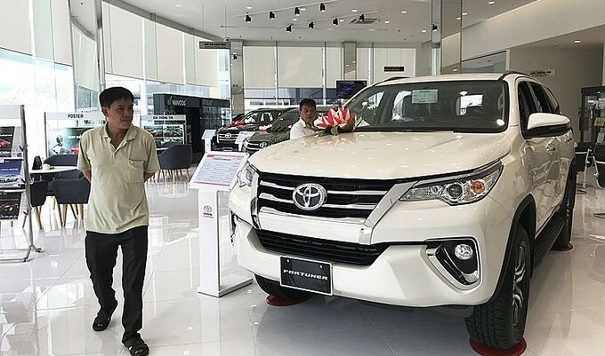 Toyota Fortuner ưu đãi hết mức trong tháng 7, quyết không để Hyundai Santa Fe, Honda CRV cướp khách