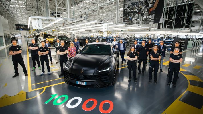 Lamborghini Urus xuất xưởng chiếc xe thứ 10.000 chỉ sau 2 năm ra mắt