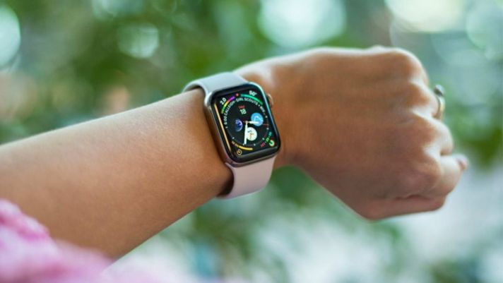 Apple Watch Series 5 và loạt đồng hồ thông minh của Samsung giảm giá sốc hàng triệu đồng