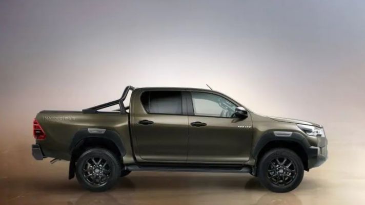 Toyota Hilux 2020 chính thức 'lộ hàng', giá bán và trang bị đều gây nguy hiểm cho Ford Ranger