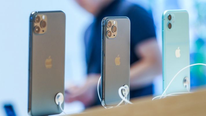 iPhone 11 giảm giá kịch sàn, iPhone XS Max 'lao dốc' không phanh trong tháng cô hồn