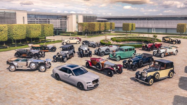 Cuộc hội tụ của những chiếc Rolls-Royce Ghost: Di sản Cổ điển giao thoa với vẻ đẹp Đẳng cấp Hiện đại