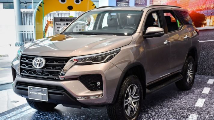 Toyota Fortuner 2021 trình làng, giá bán giảm sâu nhưng ngập tràn công nghệ