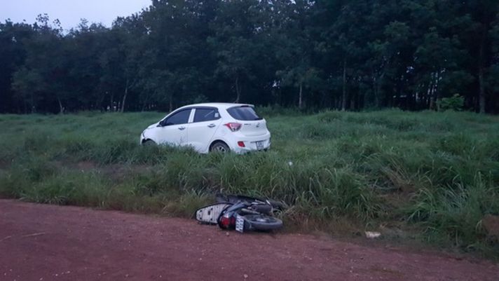 Bình Phước: Xe Hyundai bất ngờ tông trúng 3 cha con, bé trai 7 tuổi tử vong thương tâm