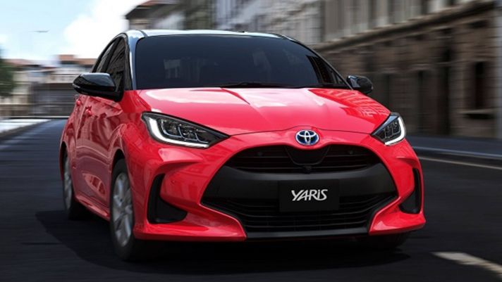 Lộ clip Toyota Yaris 2020 trước khi về Việt Nam bị hành cho 'lên bờ xuống ruộng' 
