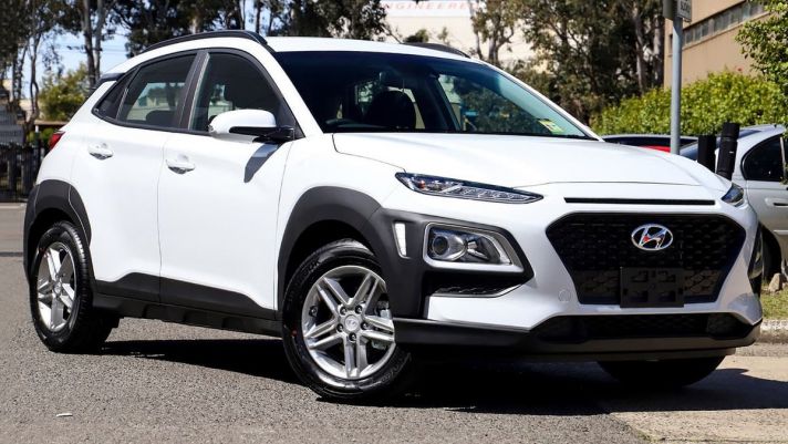 Kia Seltos vừa cháy hàng, Hyundai Kona đã vội vàng giảm giá hàng chục triệu đồng