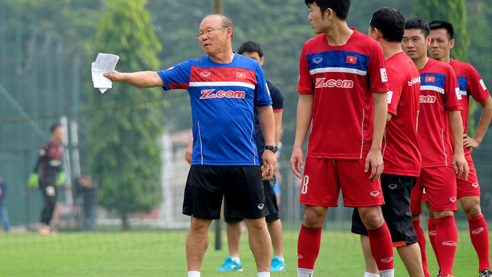 Ông Park Hang Seo và ĐT Việt Nam gặp muôn nẻo bất lợi tại Vòng loại World Cup 2022