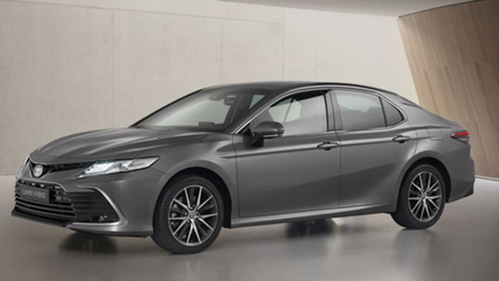 Toyota Camry Hybrid 2021 chính thức lộ diện: Quyết 'soán ngôi' Honda Accord, trang bị siêu đỉnh cao