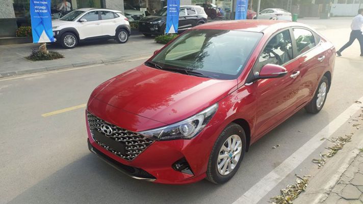 Hyundai Accent 2021 bất ngờ xuất hiện trên đường phố, ngoại hình lấn át Honda City và Toyota Vios