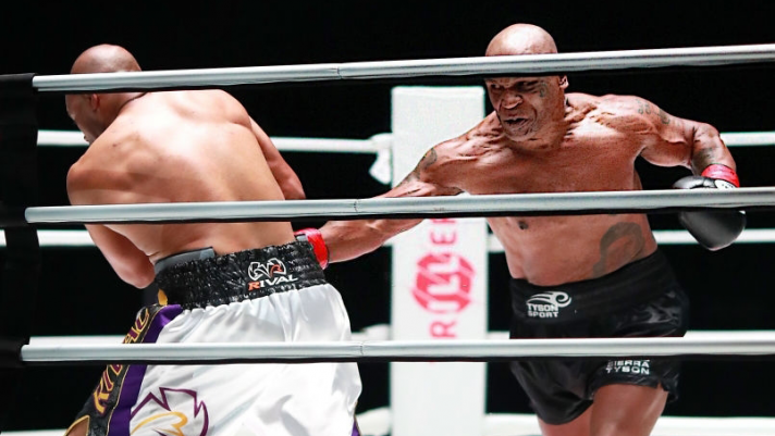 Huyền thoại Mike Tyson tái xuất, bị trọng tài cướp chiến thắng trước cựu vô địch thế giới Roy Jones