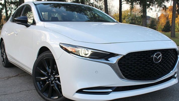 Mazda3 bổ sung biến thể động mới đầy mạnh mẽ, chốt mức giá hấp dẫn khiến khách hàng phấn khích