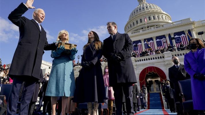 Nói trước bước không qua, ông Joe Biden lập kỷ lục 'đáng xấu hổ': Bị kiện chỉ 48h sau khi nhậm chức