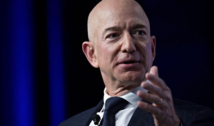 Jeff Bezos sẽ rời ghế CEO Amazon từ quý III năm nay