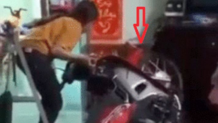 Video: Cô gái đi Honda Wave Alpha vít ga cực mạnh và cái kết đắng lòng khiến kẻ khóc, người cười