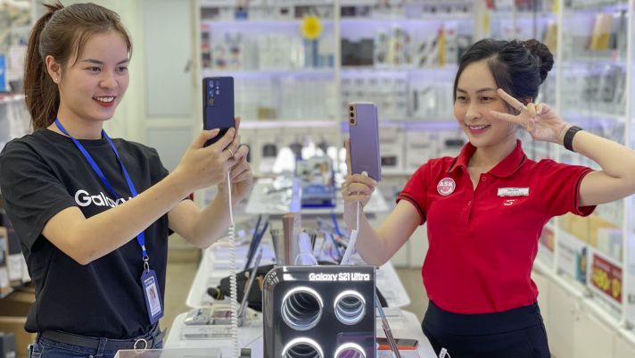 Vừa lên kệ Galaxy S21 Ultra đã giảm giá 7 triệu đồng, người dùng đổ xô đi mua