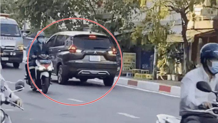 Video: Mitsubishi Xpander lao ngược chiều trên cầu và cái kết đắng khiến dân tình hả hê