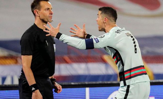 Ronaldo đối mặt nguy cơ bị cấm thi đấu vì 'vô kỷ luật', phát ngôn xúc phạm trọng tài