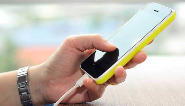 9 mẹo ‘đơn giản’ giúp bạn sạc pin iPhone nhanh hơn