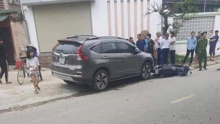 Xót xa 2 mẹ con tử vong sau khi bị Honda CR-V tông trực diện, dân tình sôi máu vì chi tiết này
