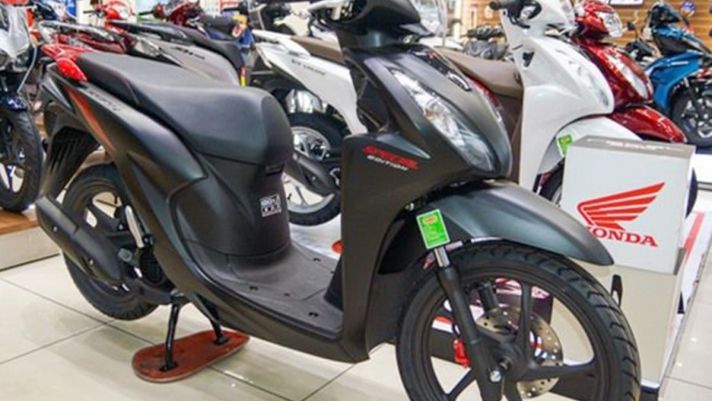 Honda Vision đội giá thêm 7 triệu mặc kệ Honda SH lao dốc, quyết càn quét mọi đối thủ