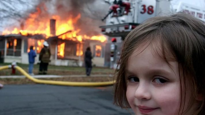 Ảnh Meme 'Cô bé và căn nhà cháy' được bán với giá gần 11.5 tỷ đồng
