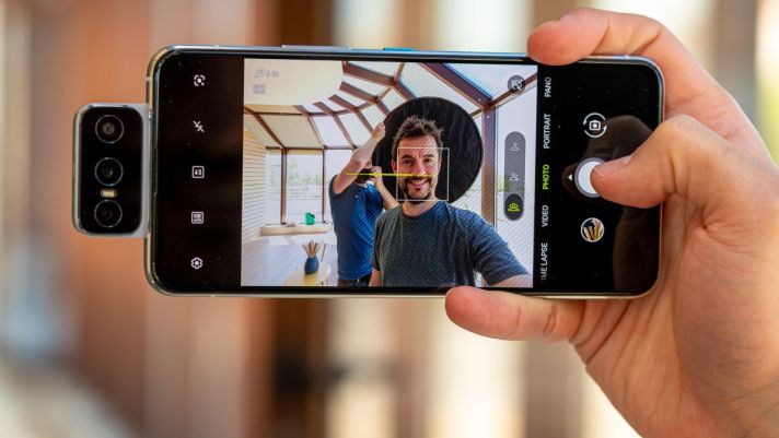 Đánh giá Asus ZenFone 8 Flip: Smartphone cao cấp với camera lật độc đáo