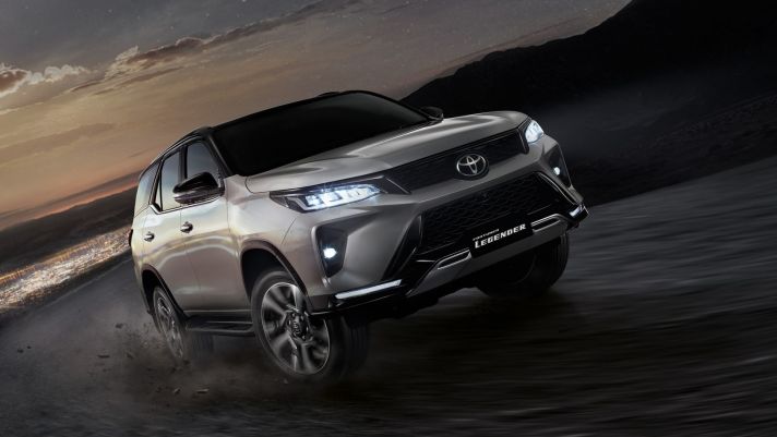 Toyota Fortuner thế hệ mới sắp ra mắt: Trang bị xịn sò, ‘hủy diệt’ Hyundai Santa Fe