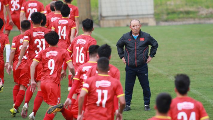 HLV Park Hang Seo chơi ván bài tất tay: ĐT Việt Nam 'hành xác' gấp đôi trước thềm VL World Cup 2022