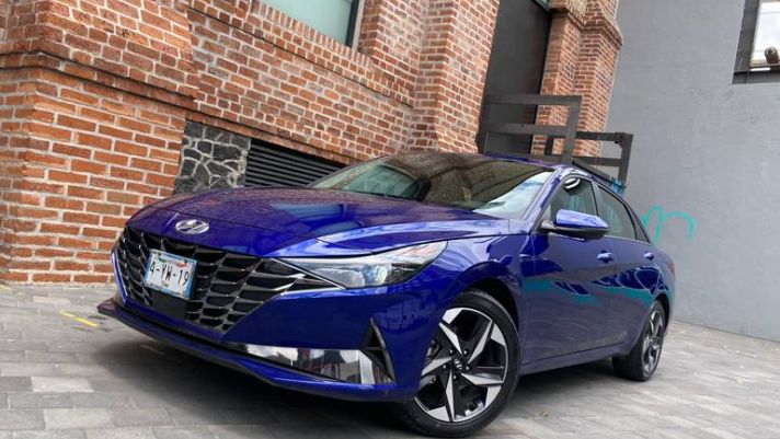 Hyundai Elantra 2022 trình làng, chuẩn bị ‘lật đổ’ KIA Cerato để thống trị phân khúc sedan hạng C