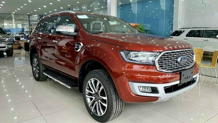 Ford Everest 2021 tung ưu đãi cả trăm triệu đồng, có giá bán thấp kỉ lục 'đe nẹt' Hyundai SantaFe