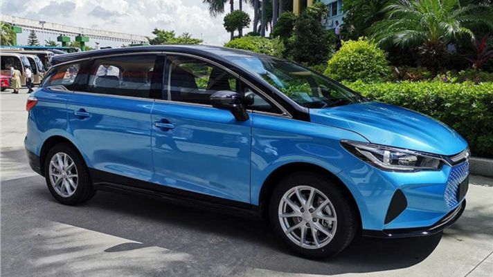 Mitsubishi Xpander 'dè chừng' trước đối thủ mới: Đẹp mê mẩn, giá bán ở mức khó tin