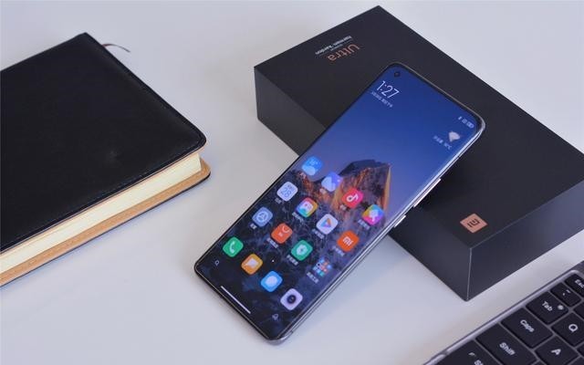 Xiaomi đang phát triển MAX 5 - smartphone cao cấp, giá rẻ với màn hình 'siêu to khổng lồ'