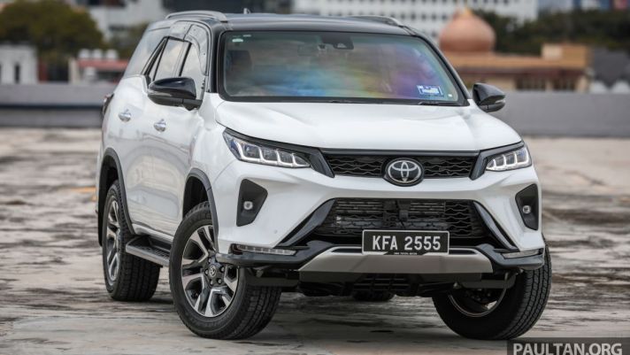 Toyota Fortuner 2021 được bổ sung thêm trang bị 'đấu' Hyundai SantaFe, bán ra với mức giá 963 triệu