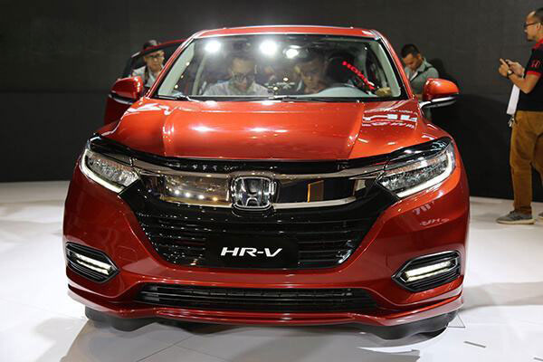 Tung ưu đãi hàng trăm triệu đồng, Honda HR-V có giá lăn bánh khiến Toyota Corolla Cross ‘ngộp thở’
