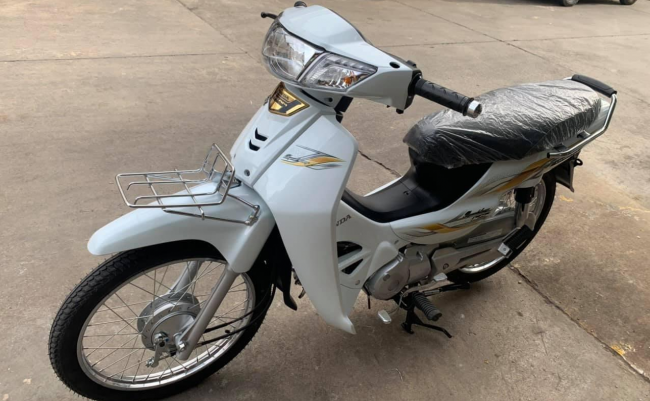 Tin xe 10/11: Honda Dream 125 màu trắng với diện mạo đẹp mê mẩn, giá bán khiến Wave Alpha e ngại