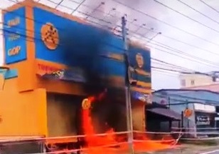 Trà Vinh: Một cửa hàng Điện máy xanh bị đốt cháy, thiệt hại hàng trăm triệu đồng