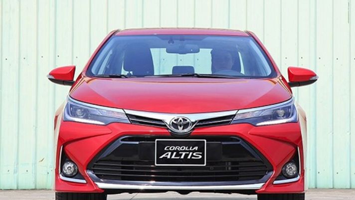 Toyota Corolla Altis 2021 hạ giá kỷ lục 80 triệu, quyết 'lấn át' Honda Civic, Hyundai Elantra!