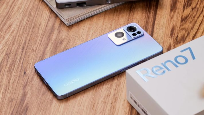 Trên tay OPPO Reno7 Pro - đối thủ giá rẻ 'đáng gờm' của iPhone 13 khiến người dùng mong ngóng