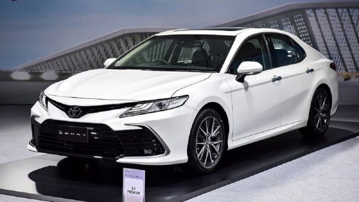 Toyota Camry 2022 chốt lịch ra mắt khách Việt, hé lộ loạt trang bị 'khủng' cùng giá bán gây bất ngờ