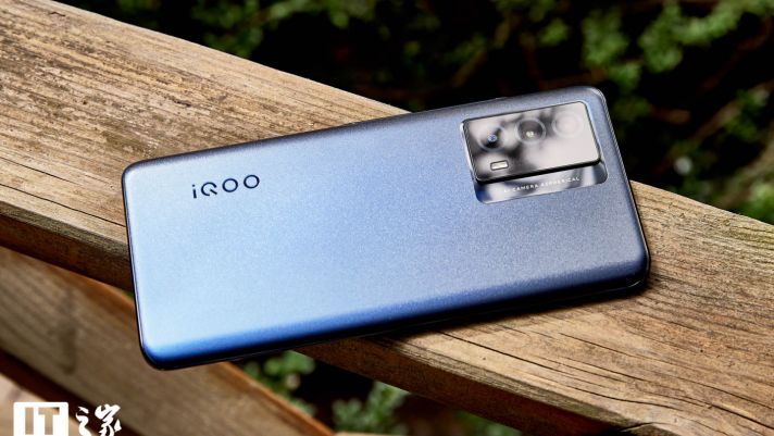 Mở hộp, trên tay iQOO Z5: Mạnh hơn Nokia G50 5G, đối thủ giá rẻ so kè với Galaxy A52s 5G