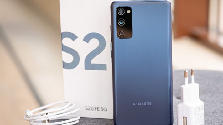 Samsung Galaxy S20 FE giảm giá 'cực mạnh', đủ hấp dẫn khiến iPhone SE 'ra rìa'