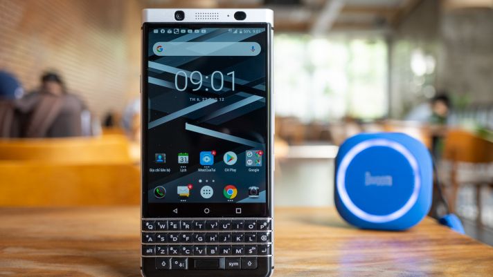 'Huyền thoại' BlackBerry trở lại với smartphone 5G, bàn phím vật lý, chạy Android 12