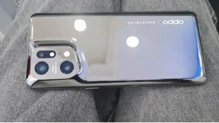 Cận cảnh Oppo Find X5 Pro với mặt lưng gốm bóng loáng, sang chảnh!