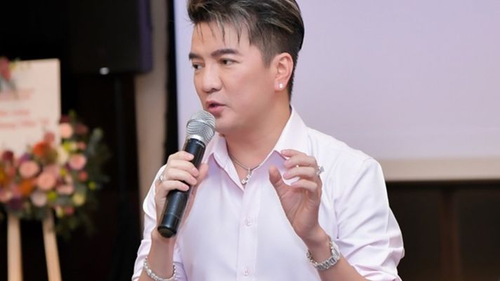 Bị hỏi thẳng tin đồn bị hủy show vì ‘đụng độ’ nữ CEO Đại Nam, Đàm Vĩnh Hưng đáp trả 1 câu ‘xanh rờn’