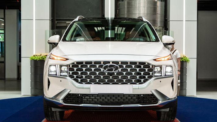 Giá lăn bánh Hyundai Santa Fe tháng 2/2022: Giảm sâu, uy hiếp Toyota Fortuner và Ford Everest