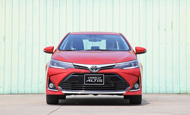 Giá lăn bánh Toyota Corolla Altis tháng 2/2022: Ưu đãi ngập tràn, so kè Kia K3 và Hyundai Elantra