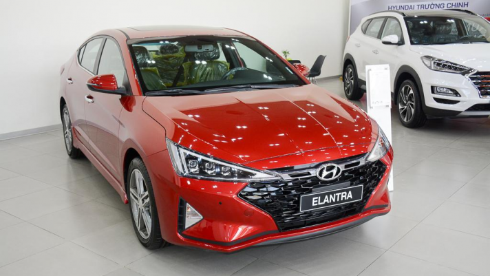 Giá lăn bánh Hyundai Elantra tháng 2/2022: Hấp dẫn bất ngờ, khiến Kia K3 sững sờ