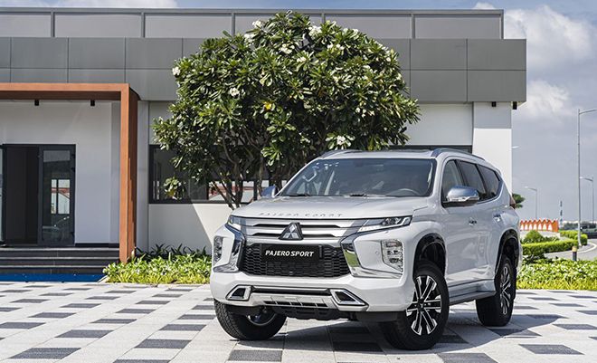 Giá lăn bánh Mitsubishi Pajero Sport tháng 3/2022 khiến Hyundai Santa Fe, Toyota Fortuner điêu đứng