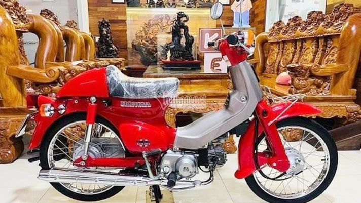 Khách Việt xôn xao trước giá bán chiếc Honda Super Cub 50 bằng 2 chiếc Honda SH 125i 2021