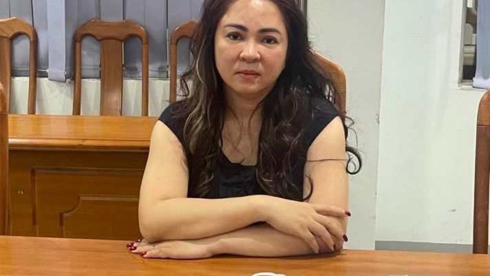 Bà Đinh Lan tố cáo 2 kênh Youtube có liên quan đến bà Nguyễn Phương Hằng vì tội nhục mạ, vu khống